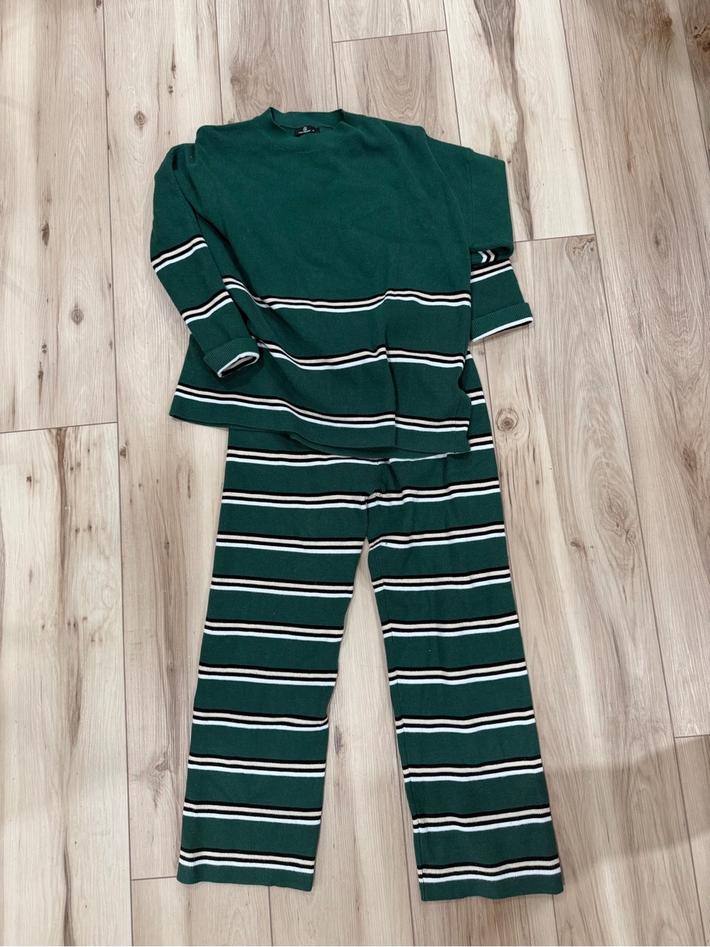 Women’s Green Striped Lounge Set - Cozy Knit Two-Piece